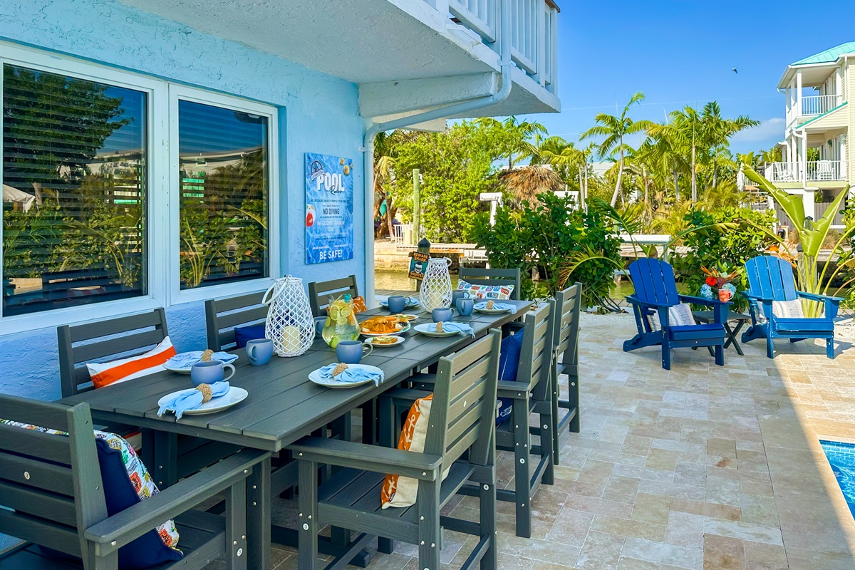 And right next to the pool is the outdoor dining area.