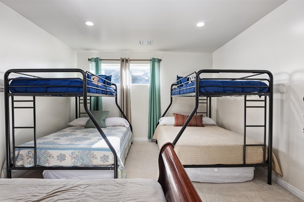 MATTERHORN - 1st Floor Large Bedroom