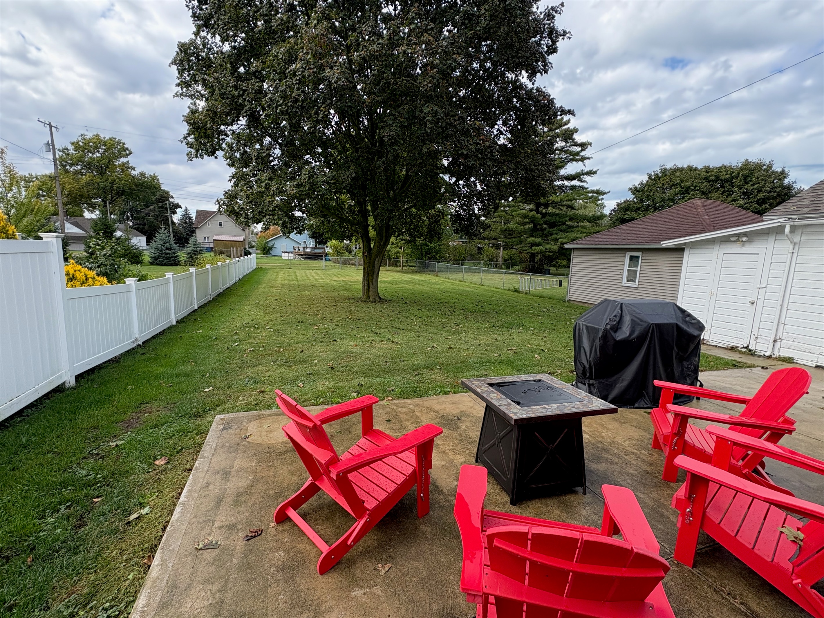 Enjoy the backyard and BBQ