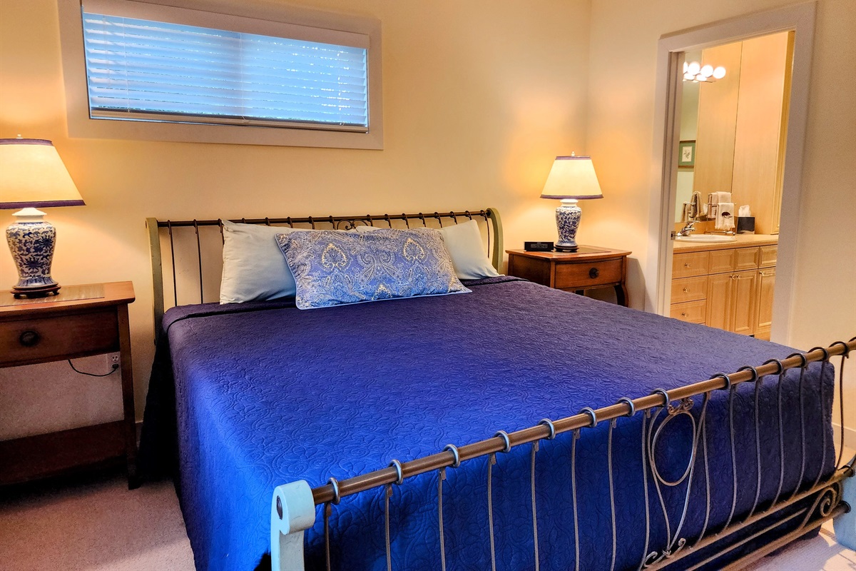 King Ensuite Upstairs Guest bedroom 