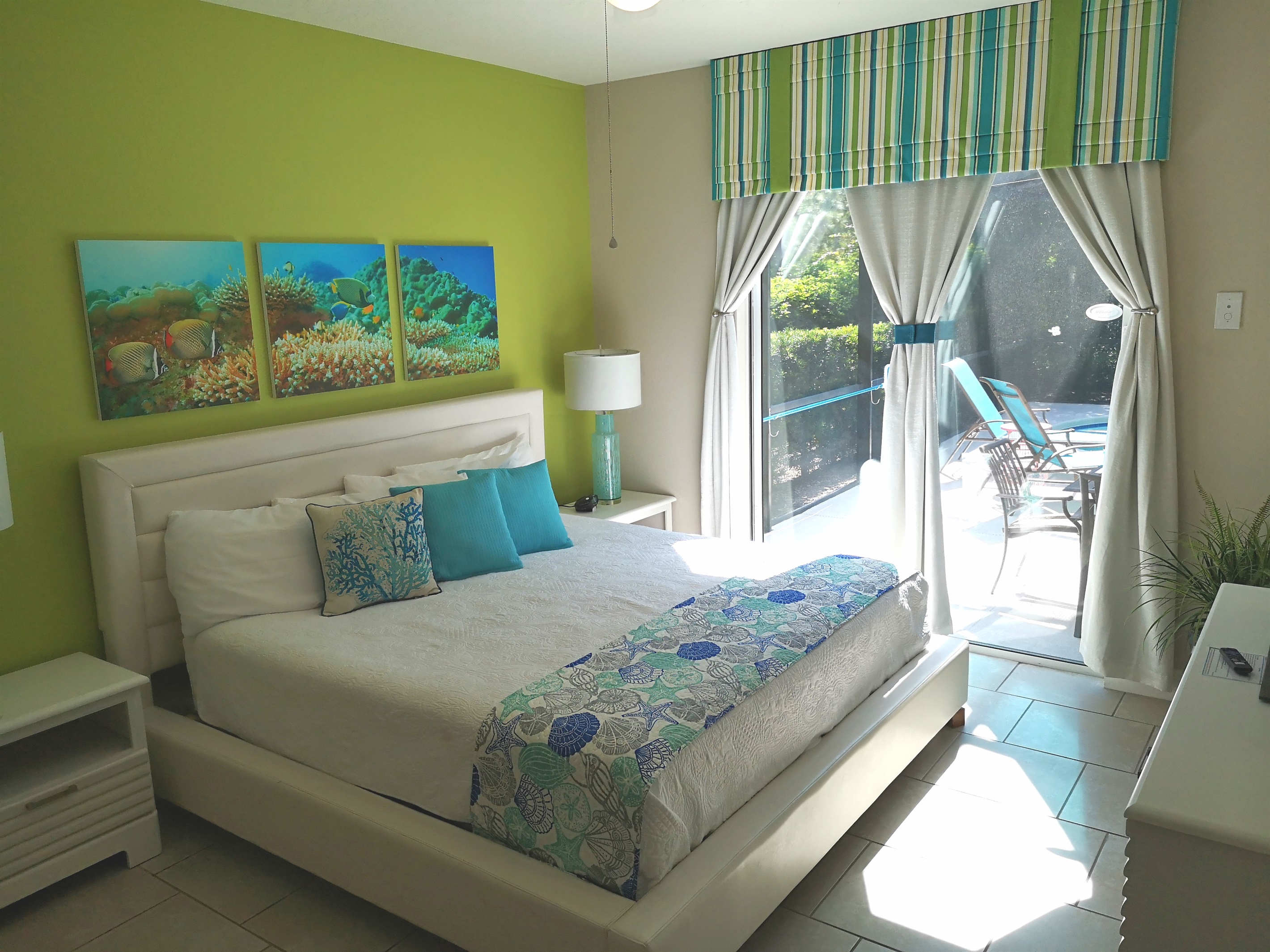 Coral Bedroom - king bed - main floor