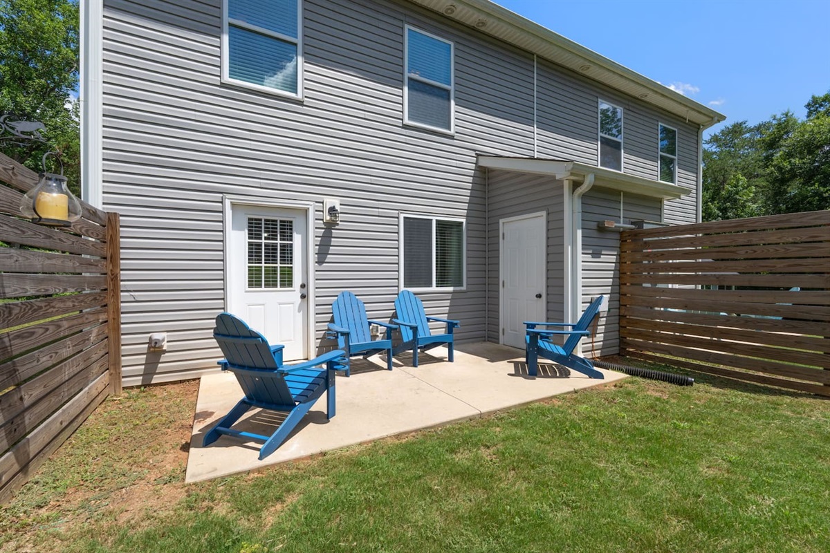 Right unit - Private outdoor patio