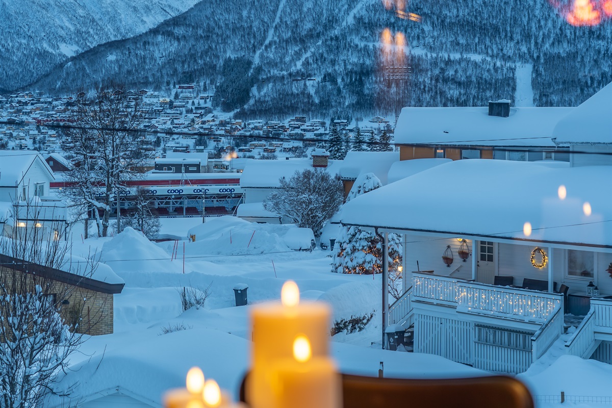 View of the famous Tromsdalstinden and the famous Fjellheisen (gondol)