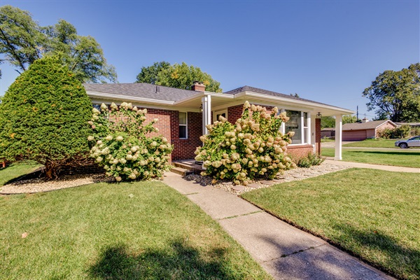 The Dome Home<>3BR House 1mi to ND, photo 26