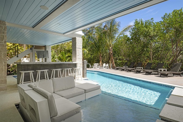 Outdoor bar and in pool seating