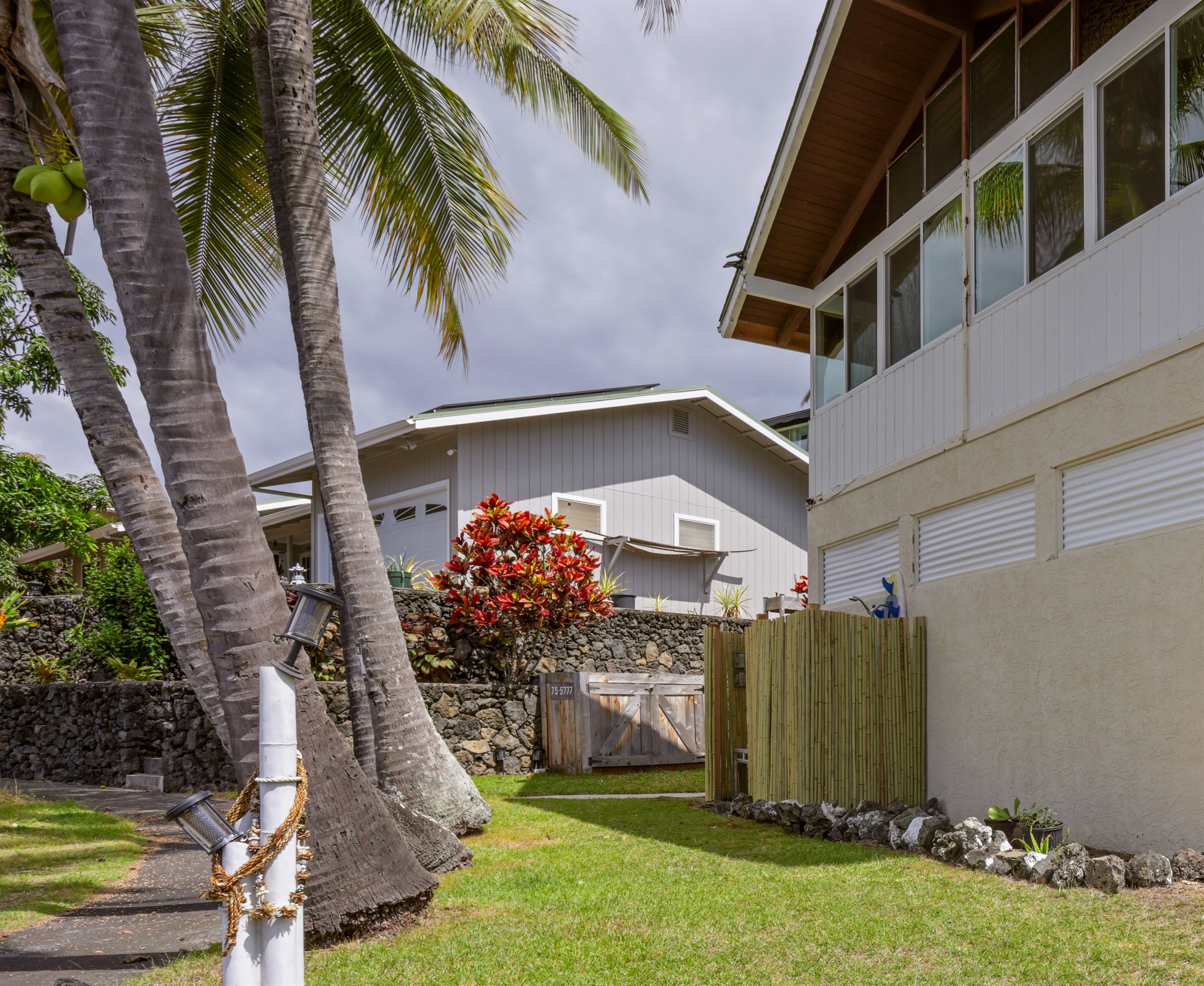 Convenient outdoor shower 