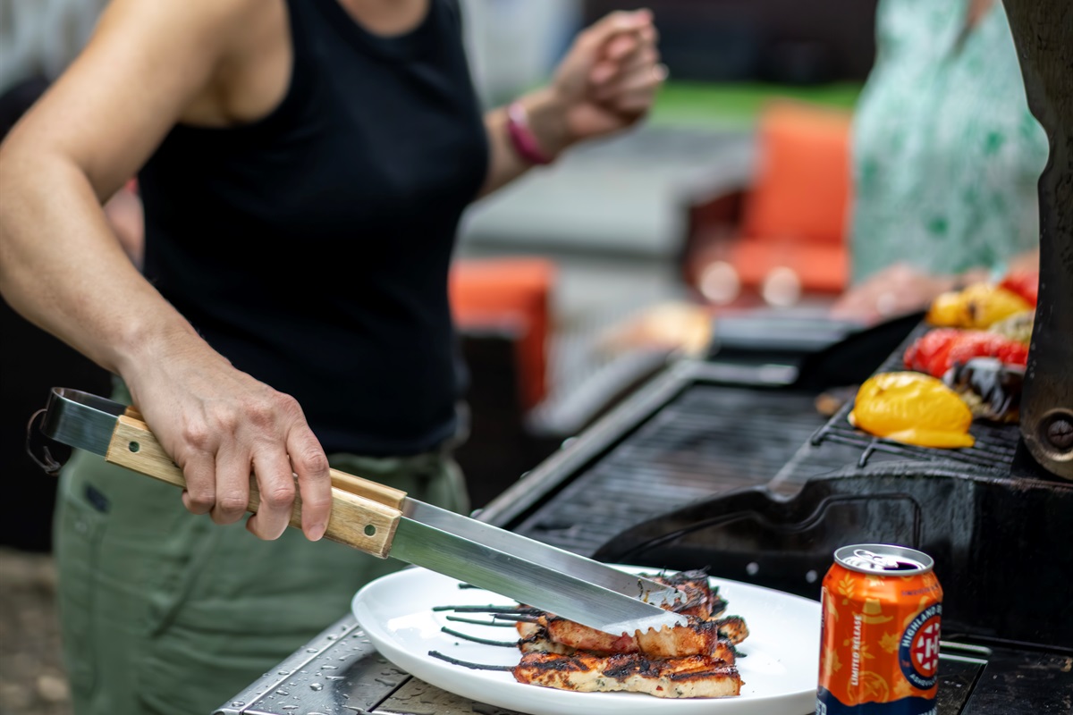 🍔 Fire up the flavor! Our outdoor grill comes ready to go with propane provided—perfect for cookouts and backyard BBQs.