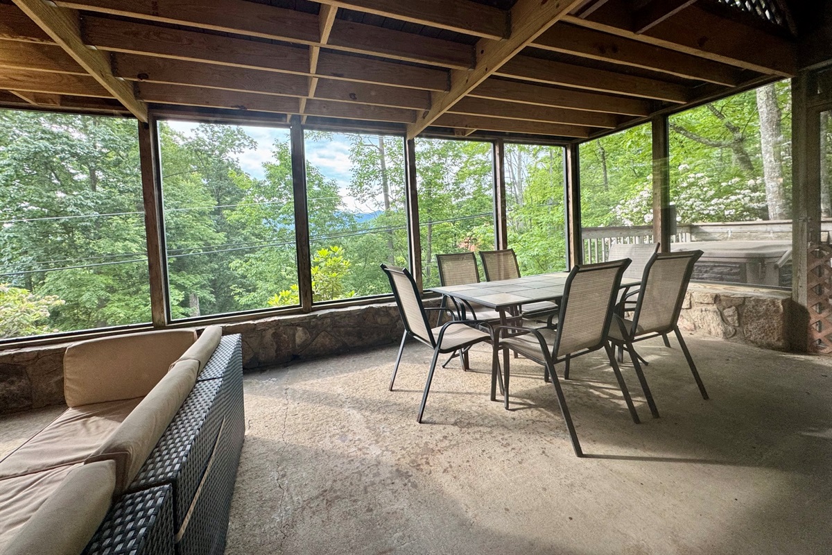 SUMMER SCREENED PORCH SEATING