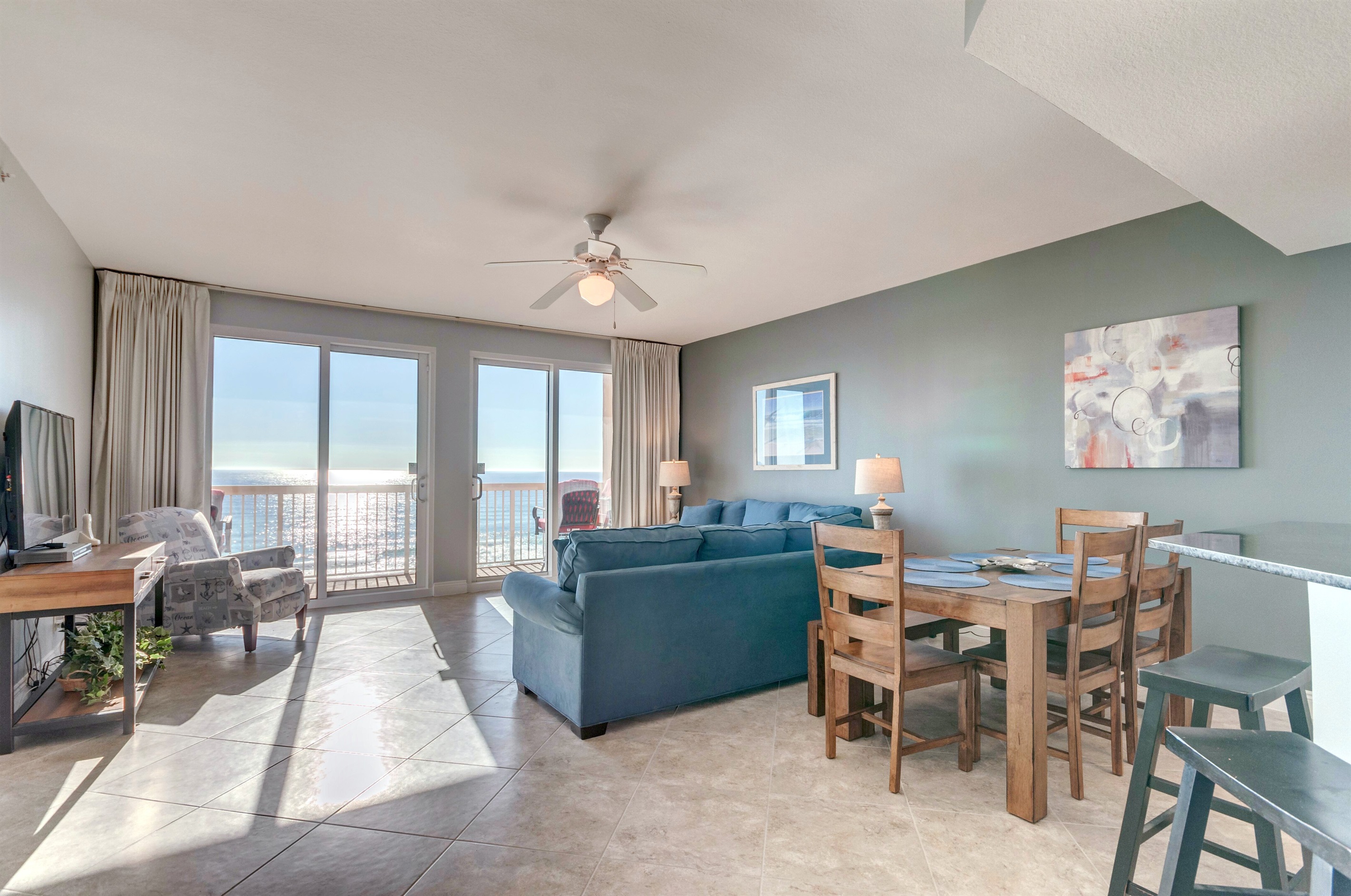 Spacious 5th Floor Luxury Condo – Free Beach Chairs & Daily Tickets! 4
