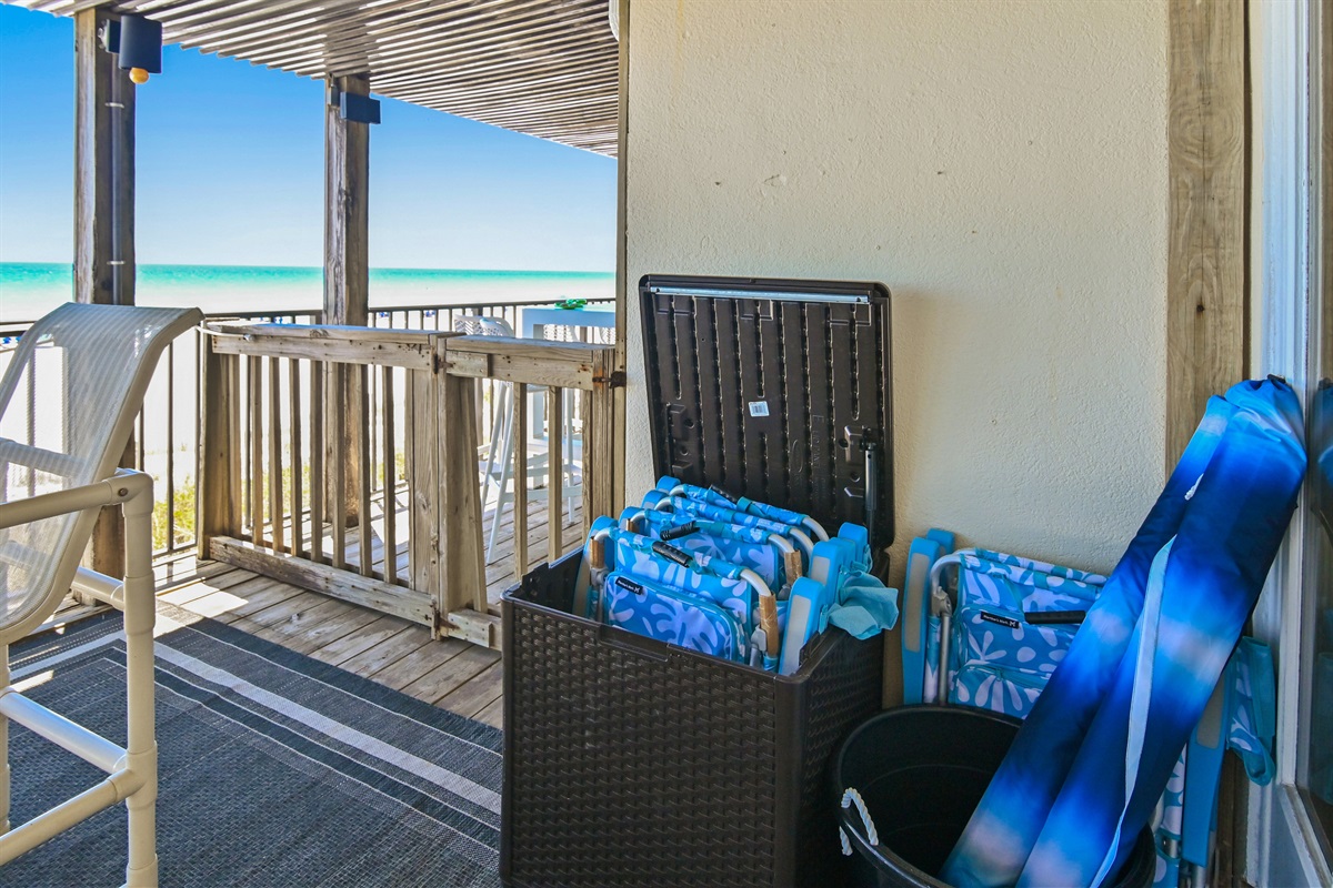 This BEACHFRONT Townhomes features Big Gulf Views from 3 Patios, the Living Rooms, and the Master Bedroom - Come Relax!