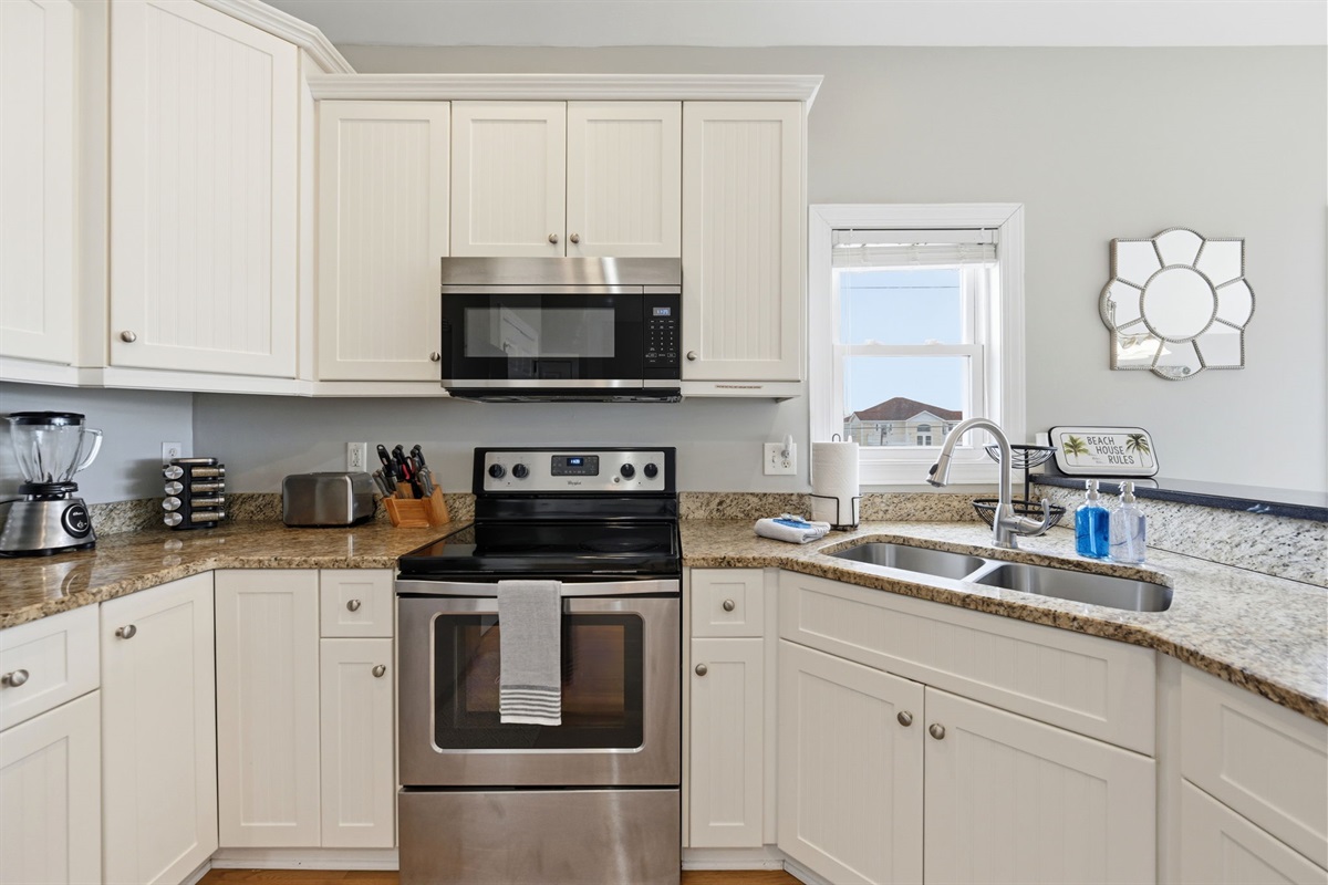 Clean finishes and stainless steel appliances throughout