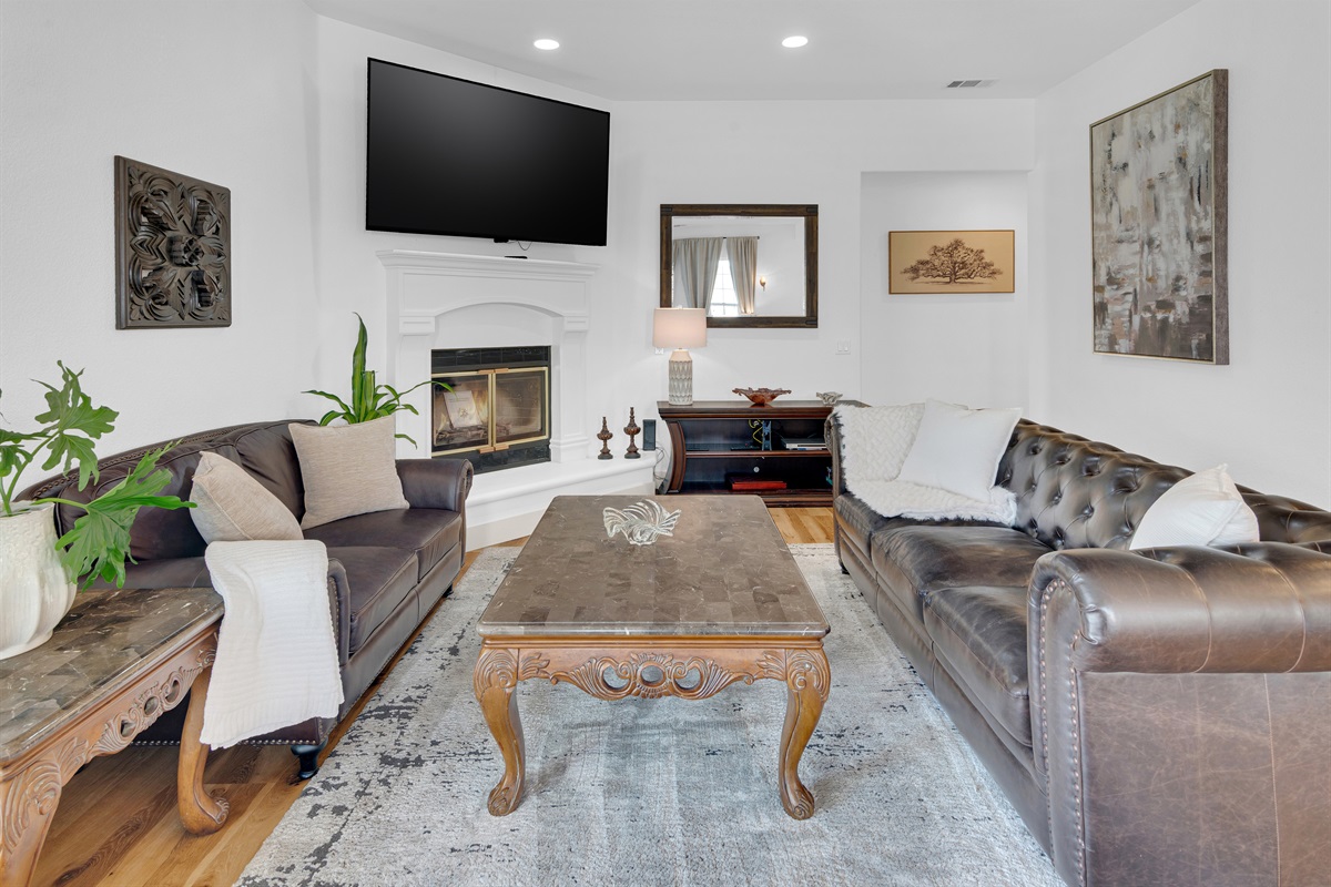 Relax in comfort. The Livingroom provides comfortable seating for a large group (8+) and allows for easy conversation between kitchen and dining rooms as well as the patio area. 