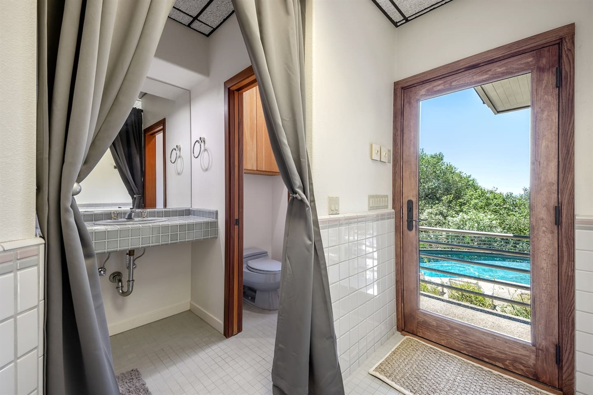 Full bathroom located in the gym.