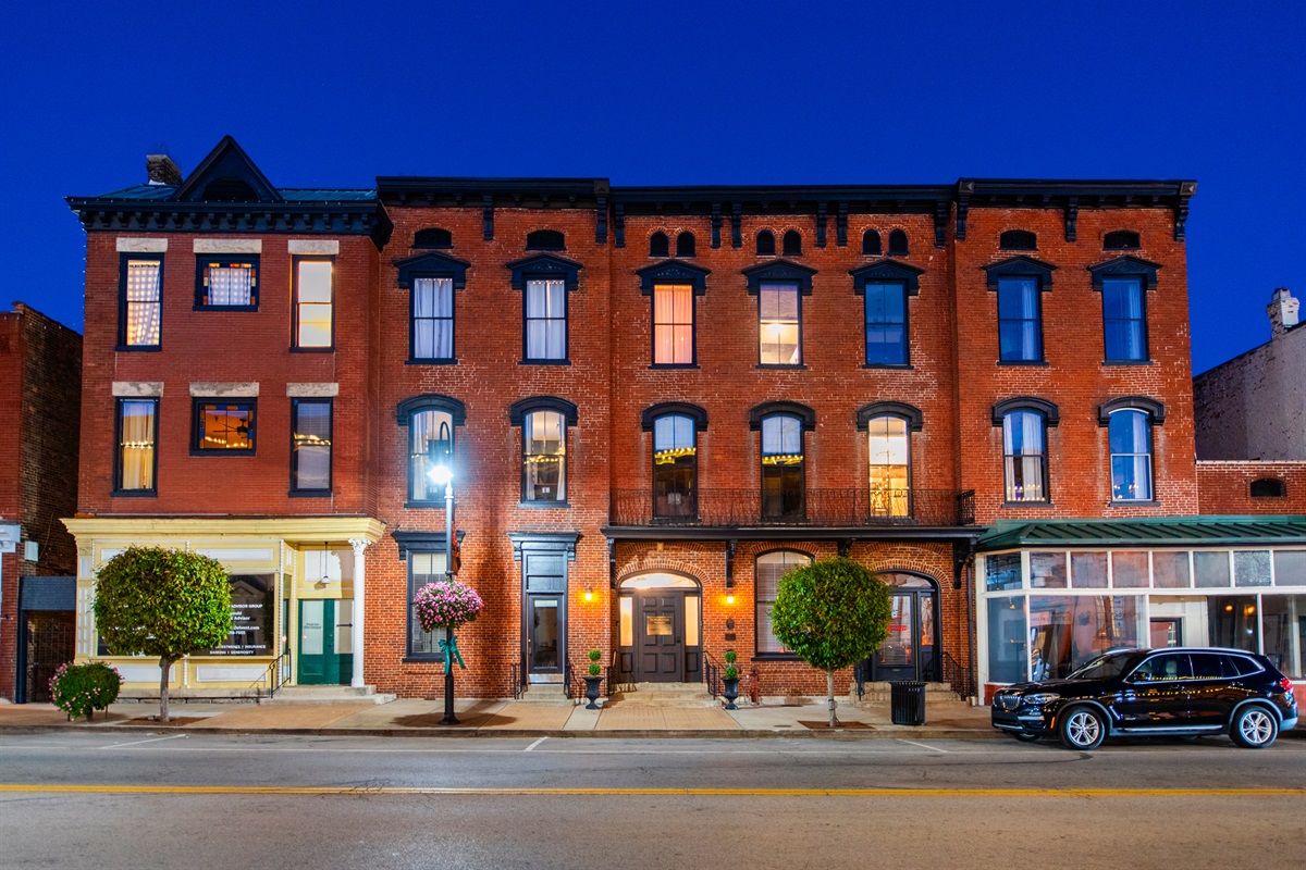 The Woodford Hotel exterior entrance