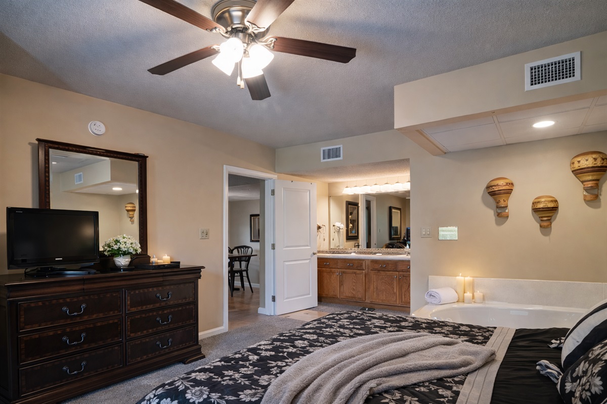 Cable tv and vanity in primary suite