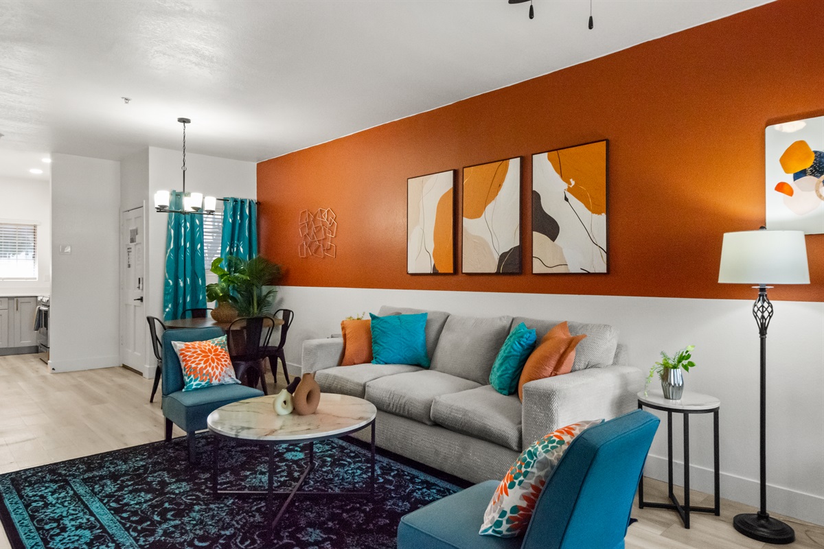 🎬 Gather for movie nights in our inviting and beautifully furnished living area.