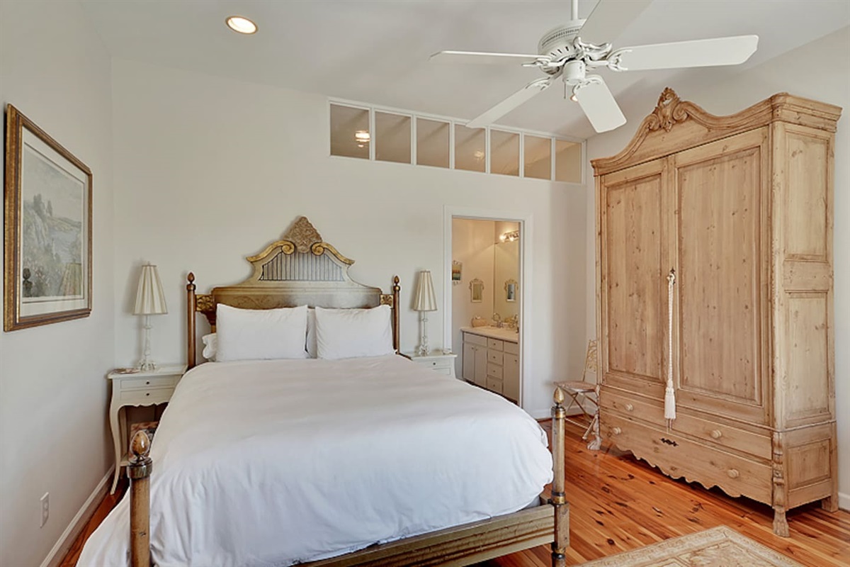 Master Bedroom (Queen Size)