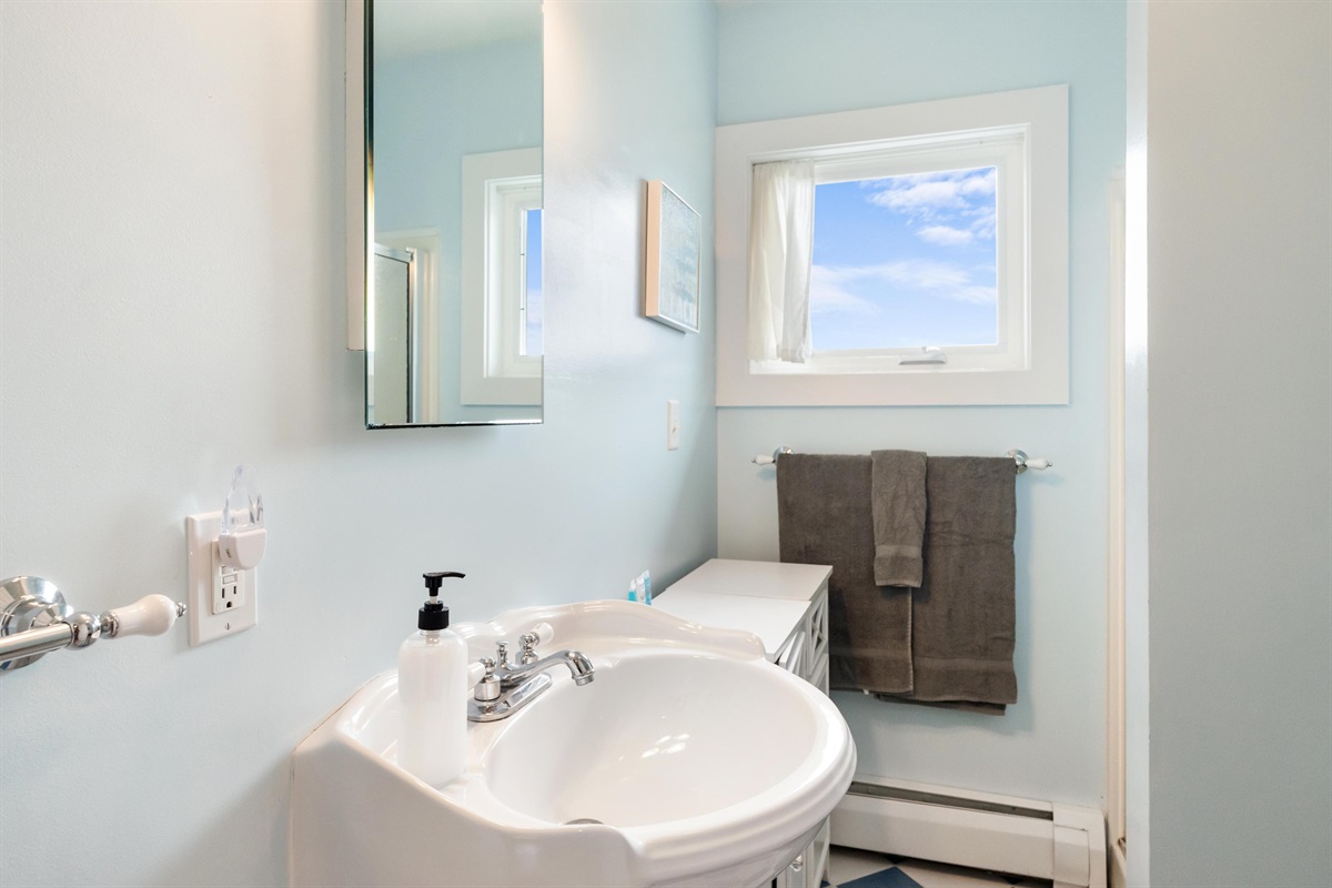 Bathroom 1 next to Bedroom 1