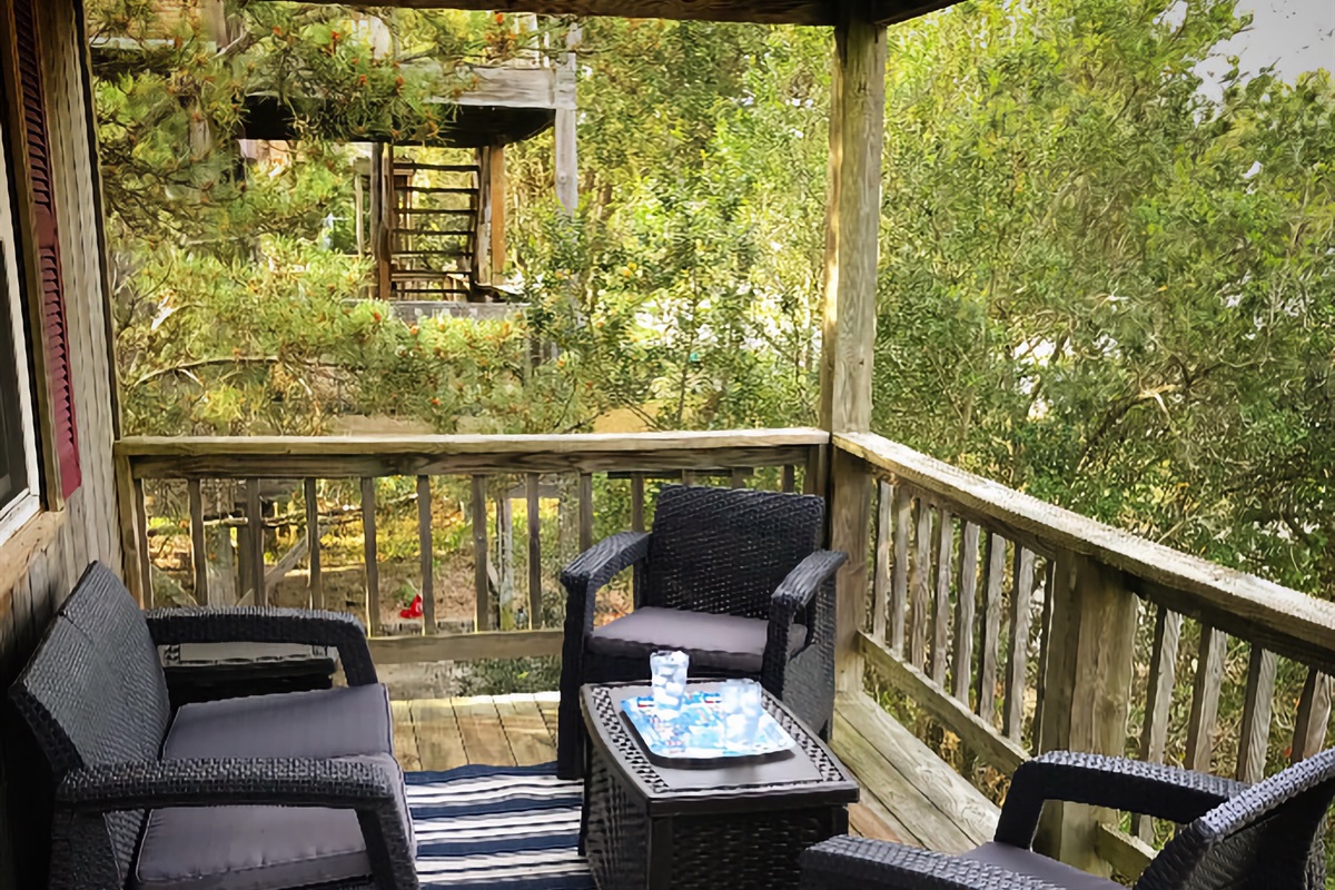 Captain's Cabin OBX — front porch seating