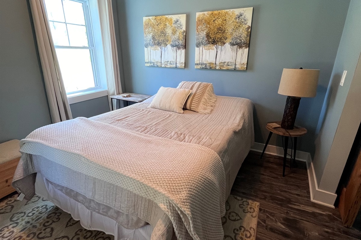 Main Floor Bedroom QUEEN