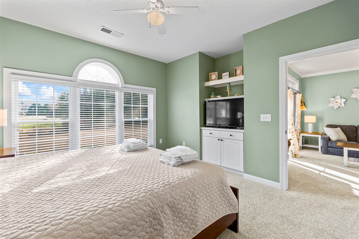 Large Main bedroom with king bed and ensuite