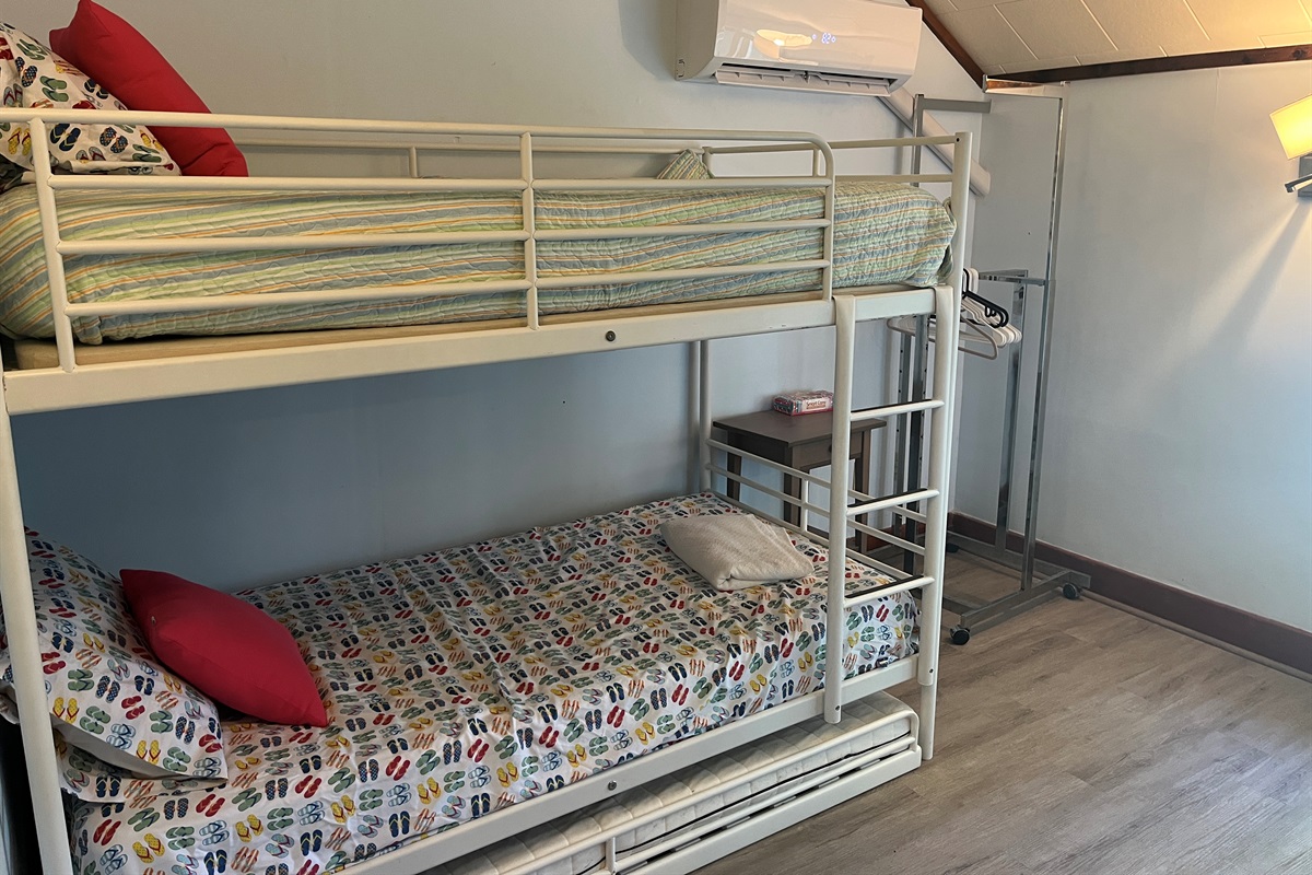 2nd floor Queen w/ bunks