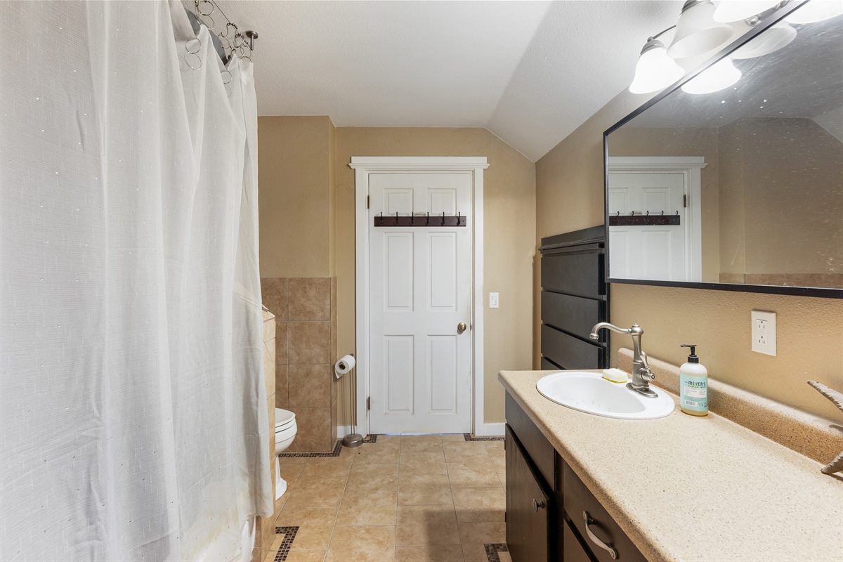Full bathroom