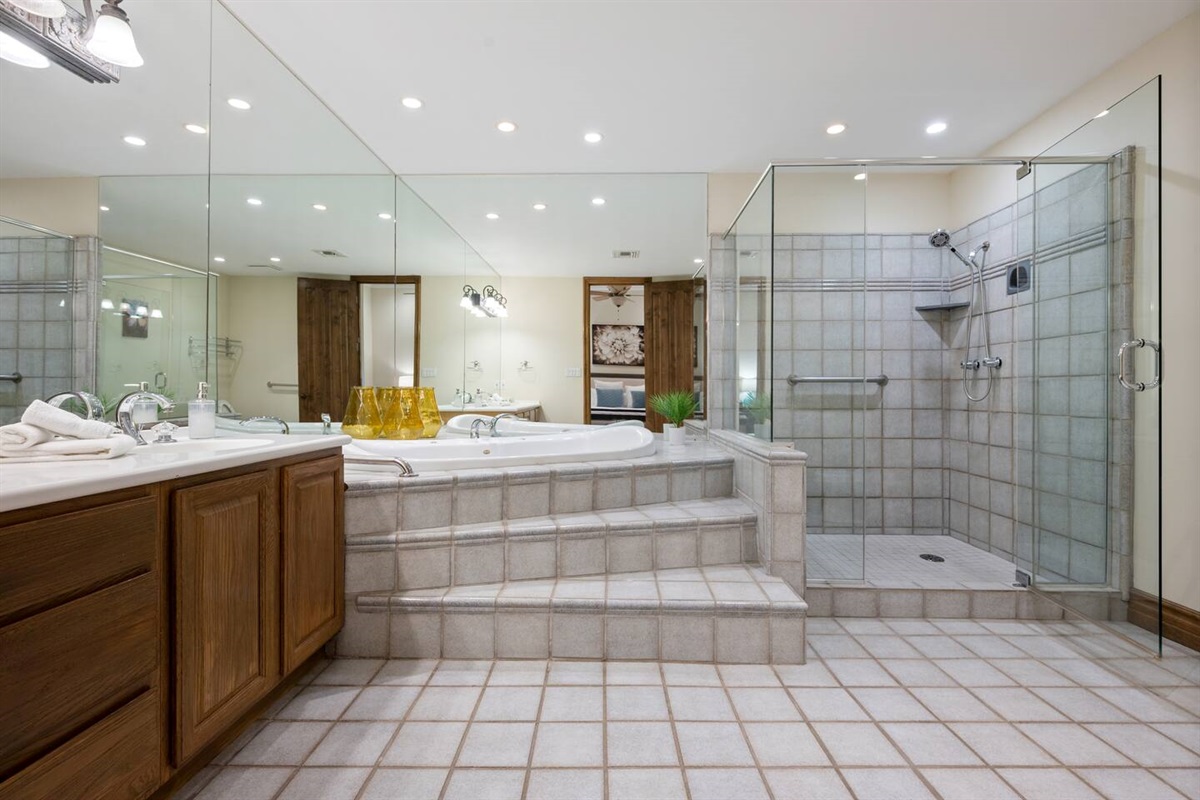 7BR+ Bonus Room Phoenician Mansion w/ Hot Tub&Pool-Heat Avail! — 7BR+Bonus Room Phoenician Estate • Heated Pool + Hot Tub, Phoenix, Arizona — photo 25