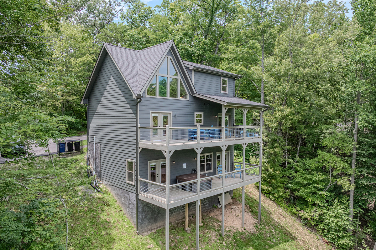 Enjoy a private-feeling mountain escape while staying convenient to area attractions.