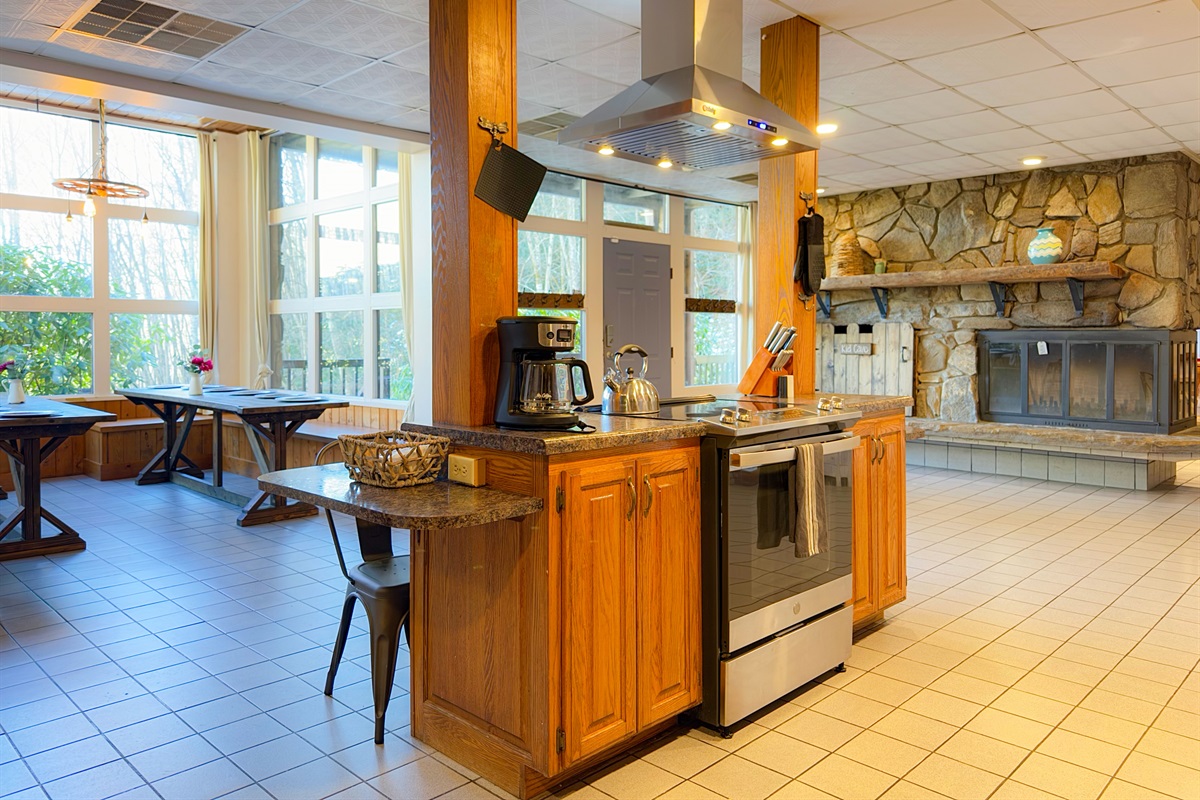Full Kitchen at the Hive Lodge
