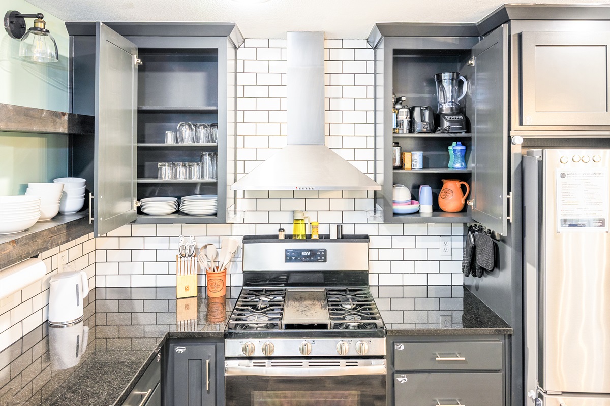 Enjoy a fully equipped kitchen stocked with cookware, dishes, glassware, and serving essentials. Extended-stay guests will appreciate the thoughtful organization and storage space.