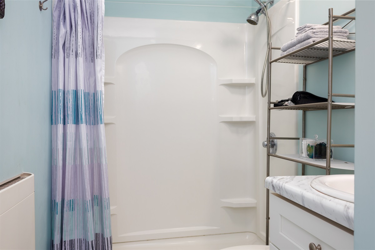 Cozy and spotless bathroom