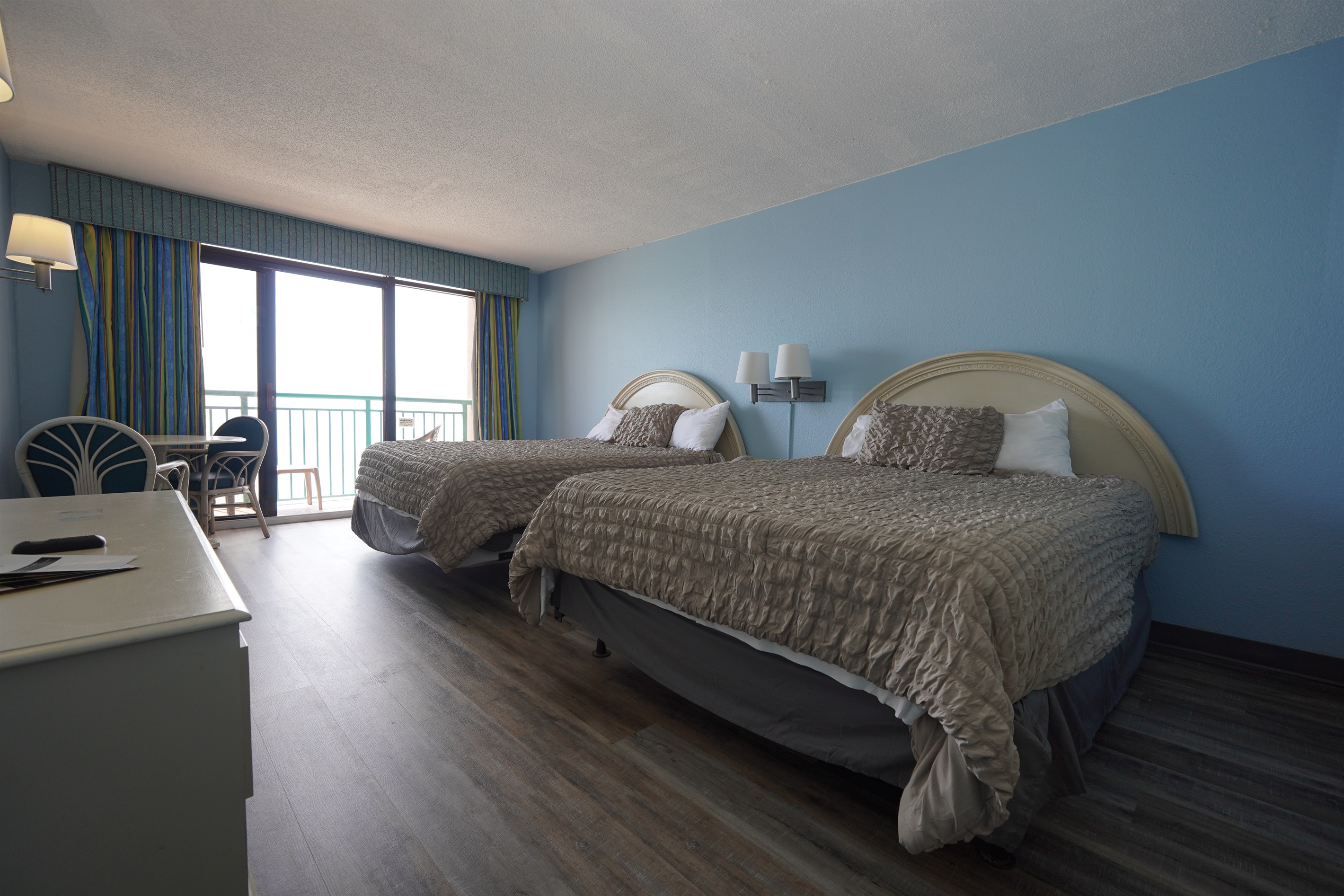 Cozy Shared Space Overlooking the Ocean