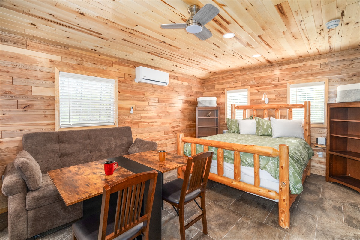 Pine Cabin - Dining for 4