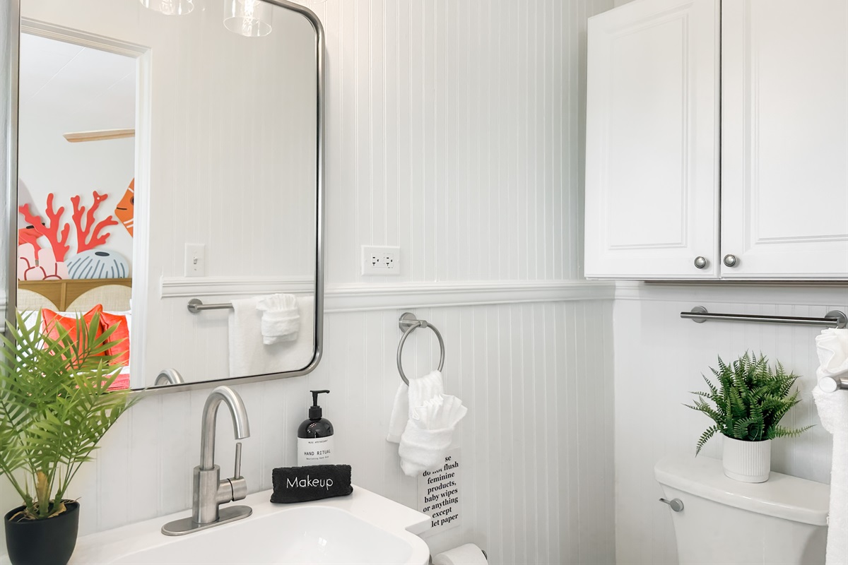 This bedroom comes with full en-suite bathroom