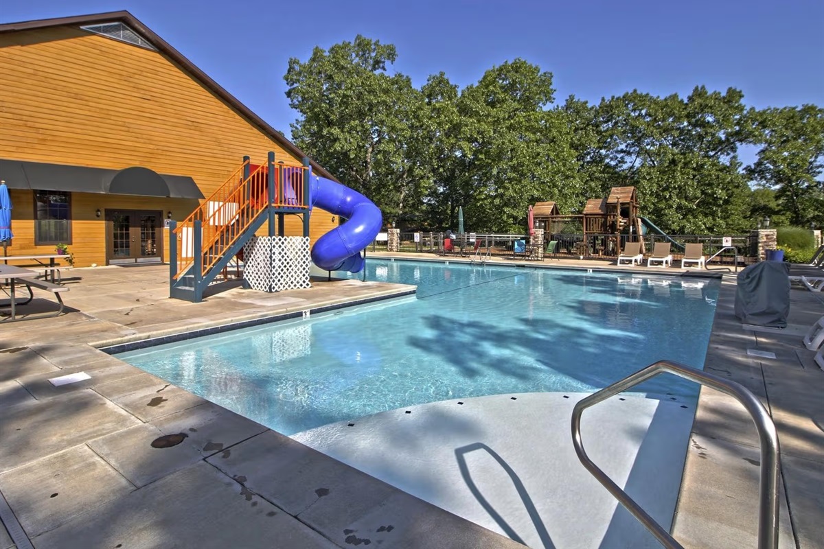 Beautiful, HUGE pool.