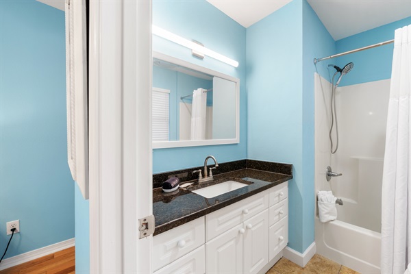 Surf Room (Master Bathroom - 2nd Floor)