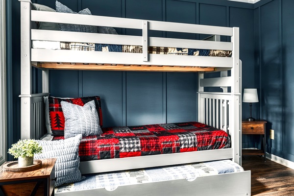 This is the secondary bedroom in the main floor. Twin size bunk bed and a trundle - Sleeps 3.