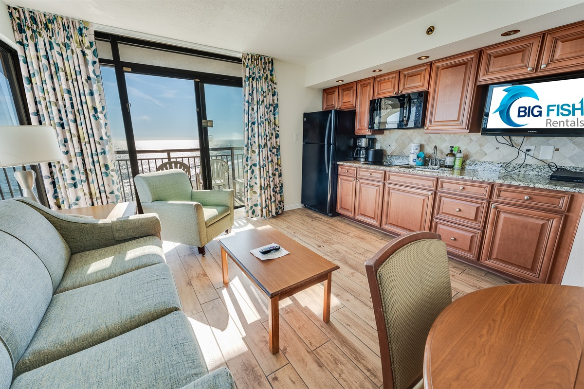 Living Room with Stunning Views🌊☀️