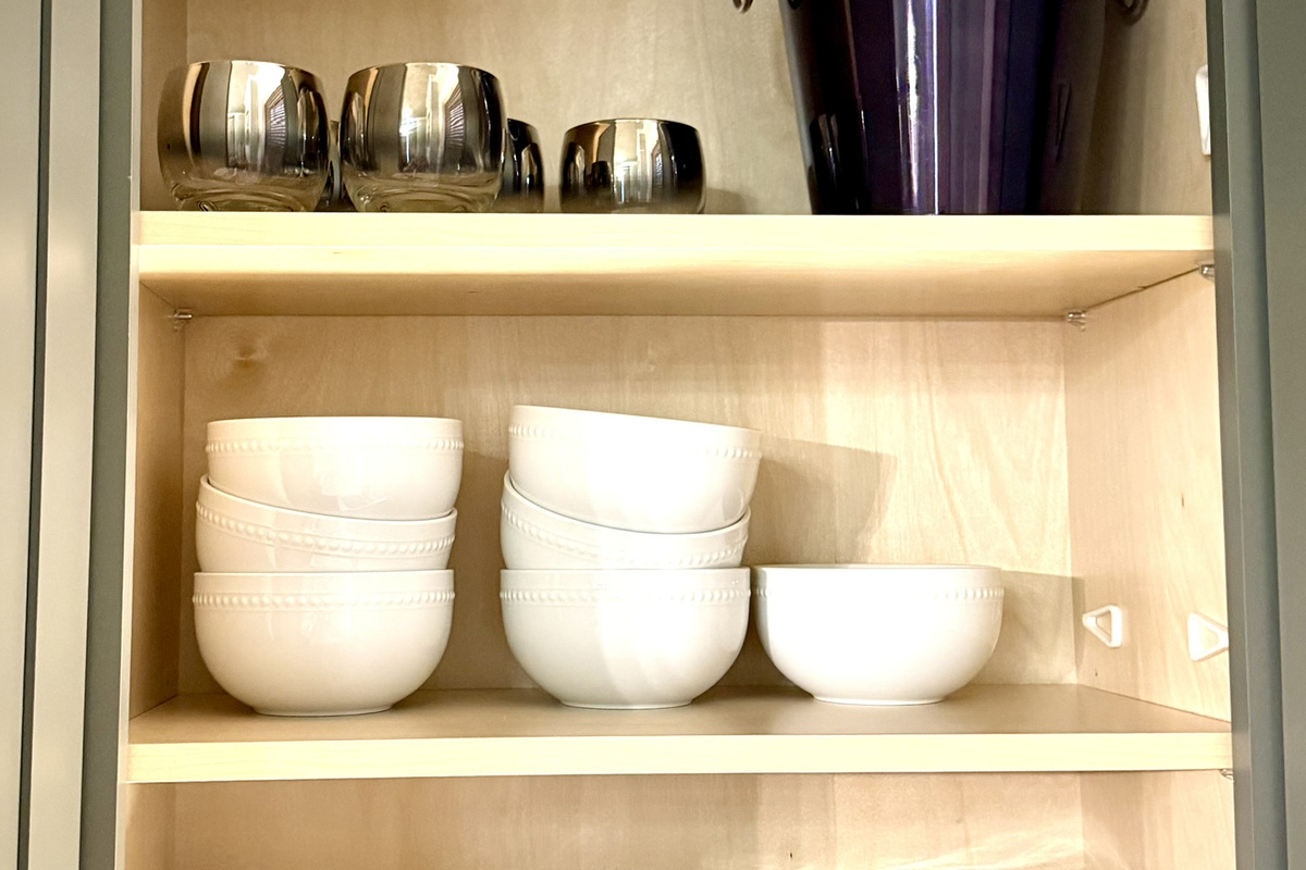 Full set of dishes and cookware