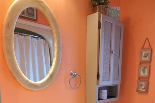 Main Bathroom - Full