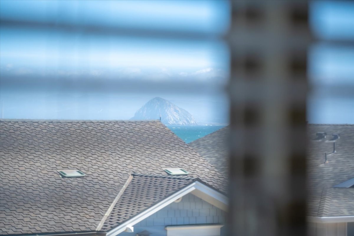 Peakaboo view of the rock