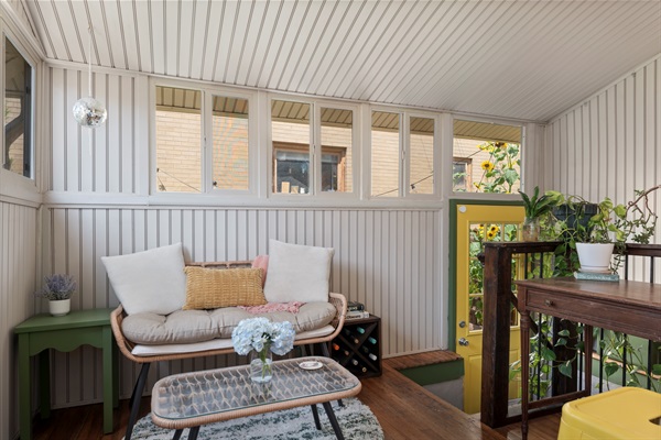 Sunroom w/ Loveseat & Desk