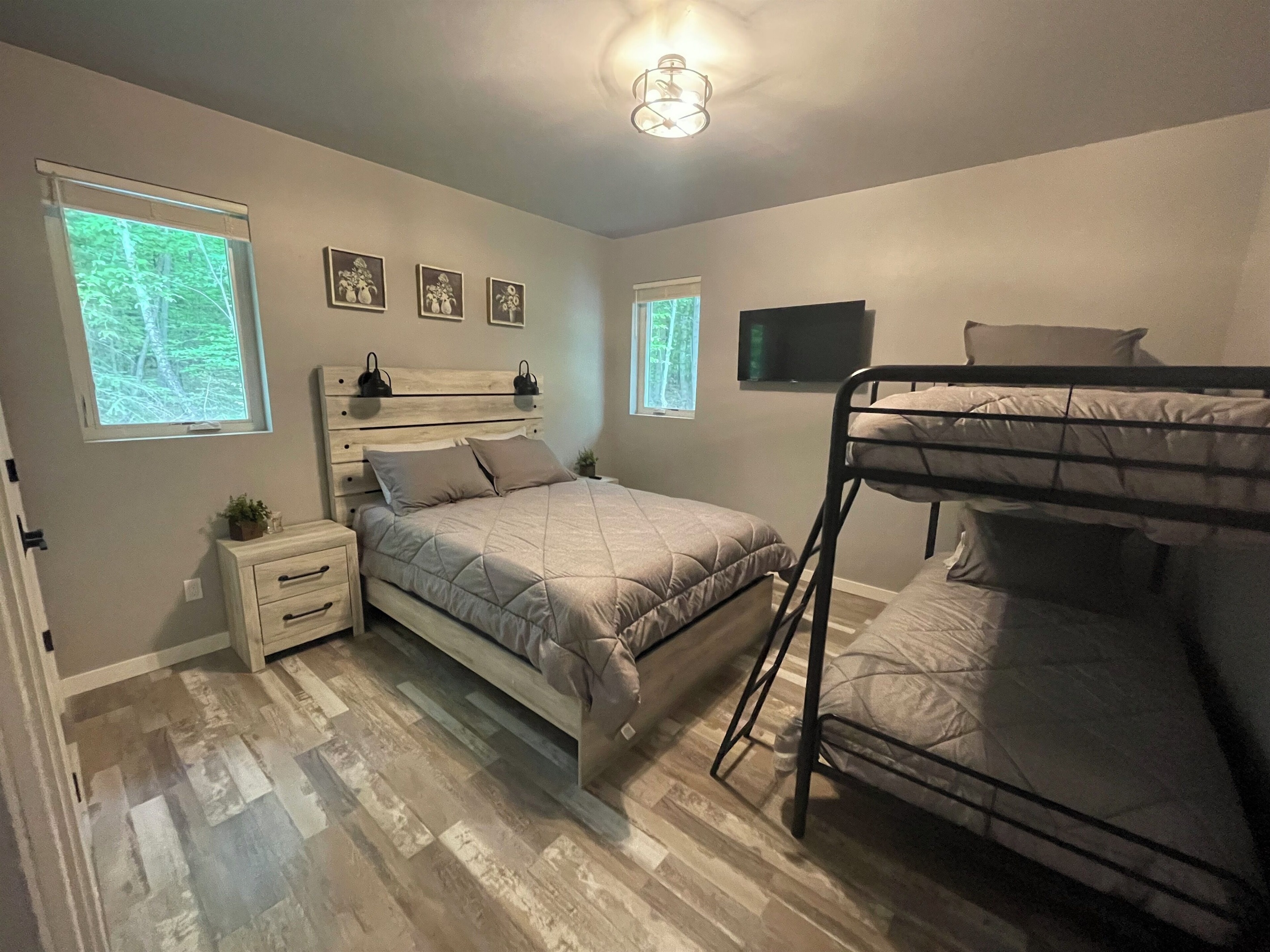 House 1 - bedroom 3 with queen bed and twin bunk beds