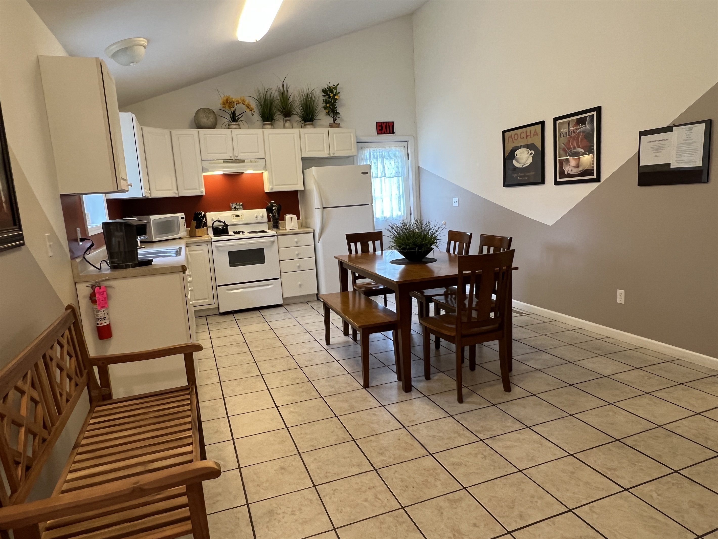 The Federal House Apartment 1 eat-in  kitchen with seating for 6.