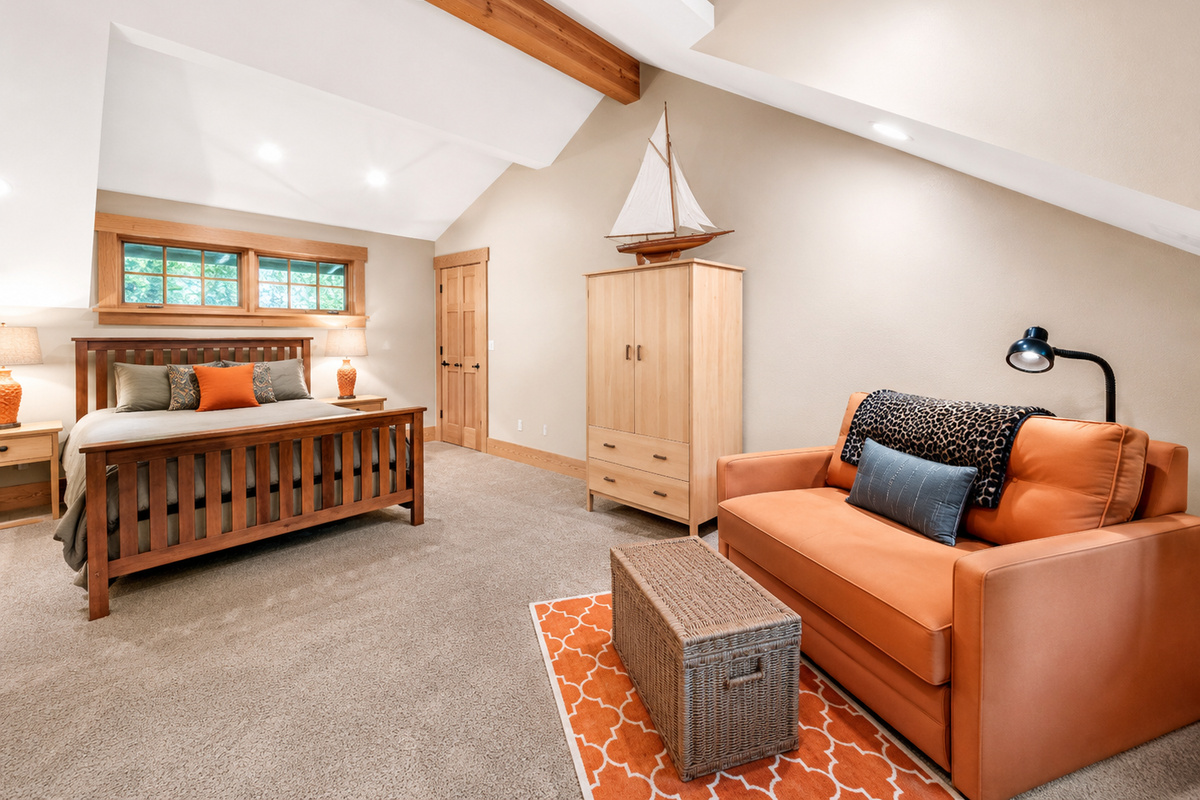 Bedroom 4
Queen bed and pull-out sleeper sofa. Located between the main house and the bunk room, this bedroom is ideal for parents who want to be close to children sleeping in the bunk room.