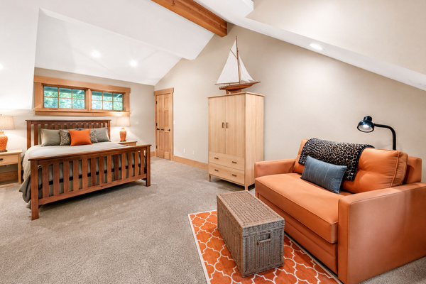 Bedroom 4
Queen bed and pull-out sleeper sofa. Located between the main house and the bunk room, this bedroom is ideal for parents who want to be close to children sleeping in the bunk room.