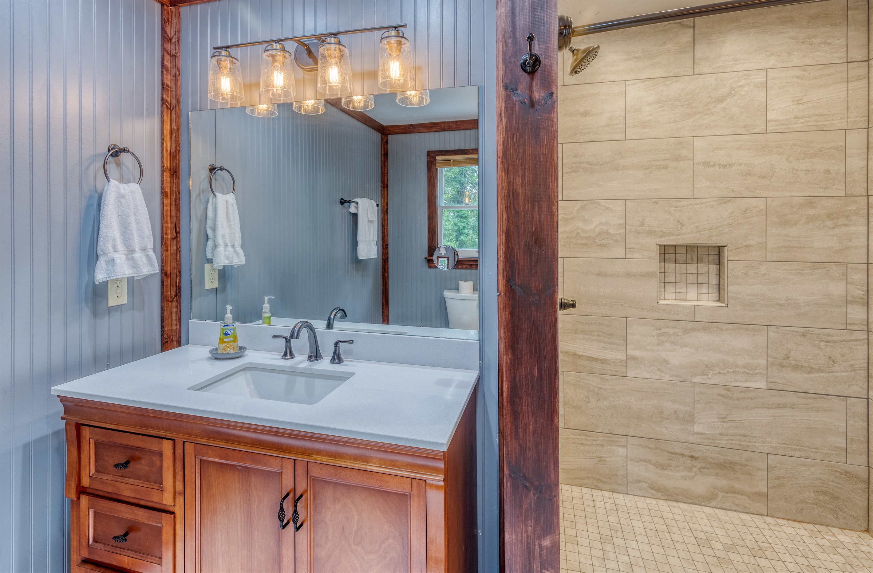 Master Bath (Left Wing)