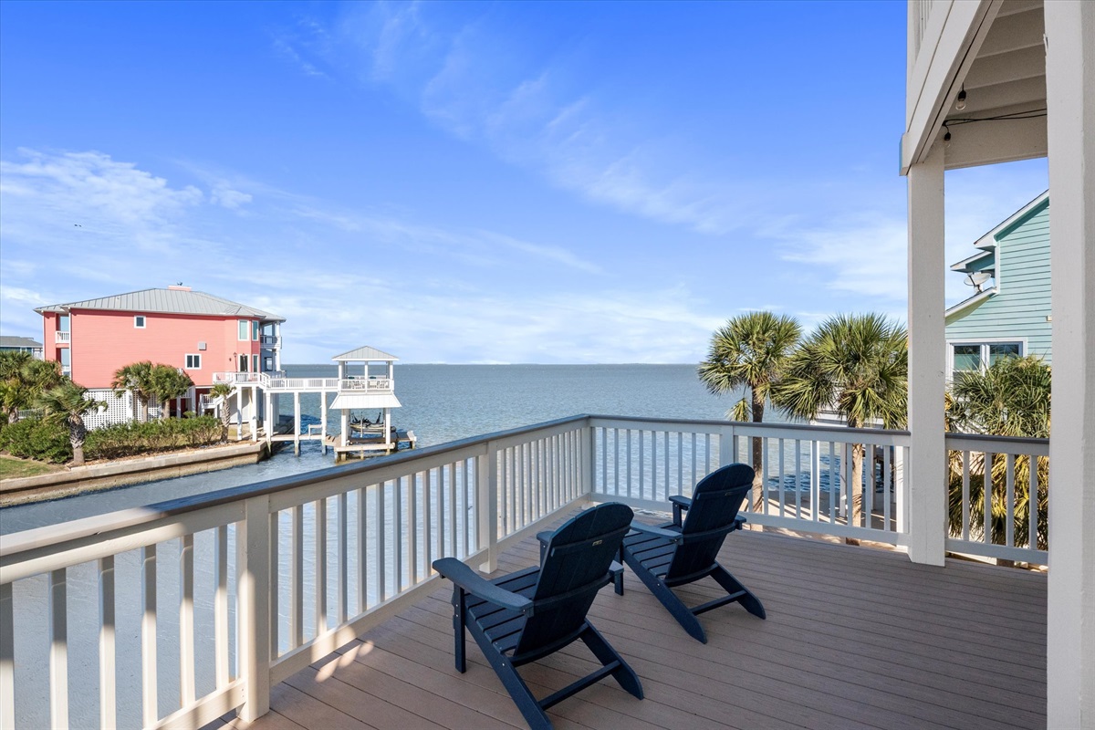 f356f88c6b9f4d3692fe26aba26bc6da Large | Beachhouse | Texas | TX | Vacation Homes | Galveston | Crystal Beach | Kokomo | Breezy Days | Beachfront Elegance | Sunrise Serenity | Southern Sands Property Management, LLC