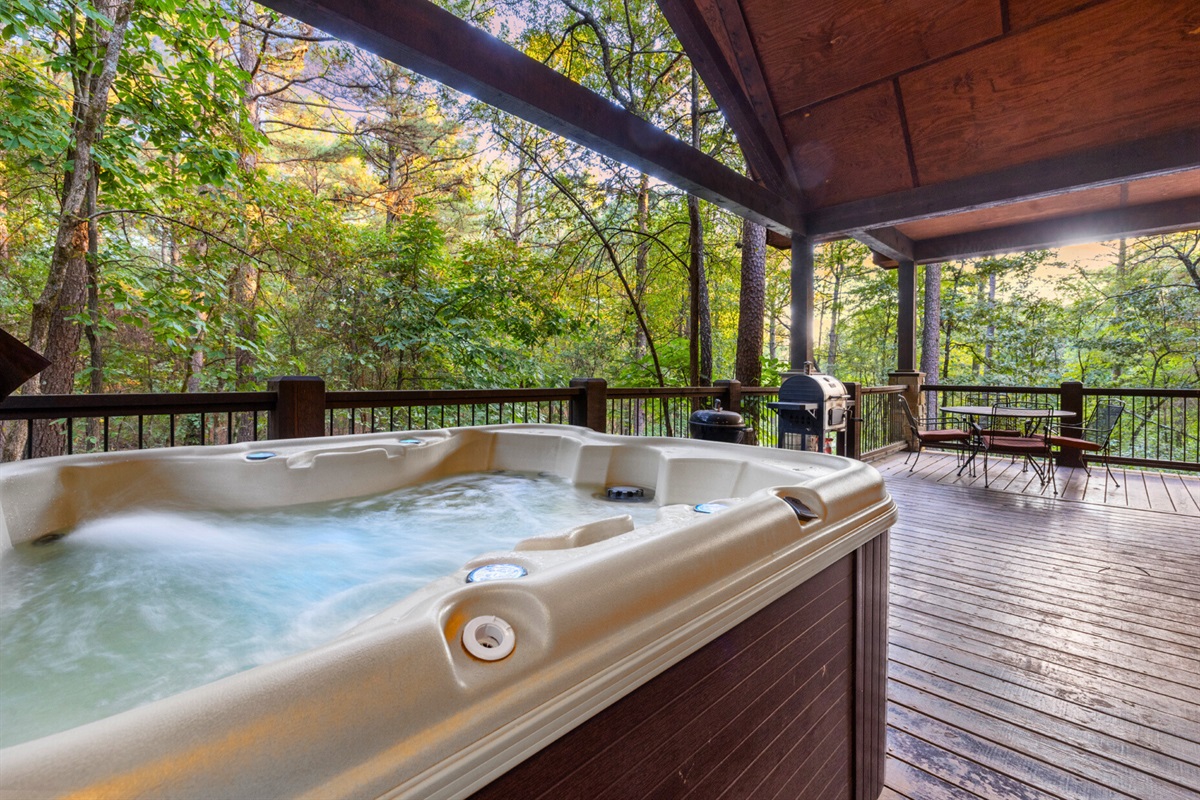 White Tail Waters’ deck hot tub offers the ideal spot to soak, sip, and savor the peace of the surrounding woods.